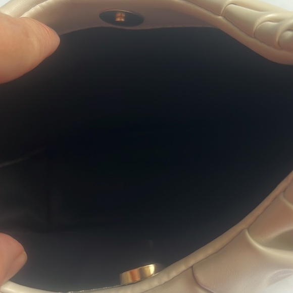 Nwt Efeimoua Ruched Shoulder Dumpling Bag - Picture 9 of 9